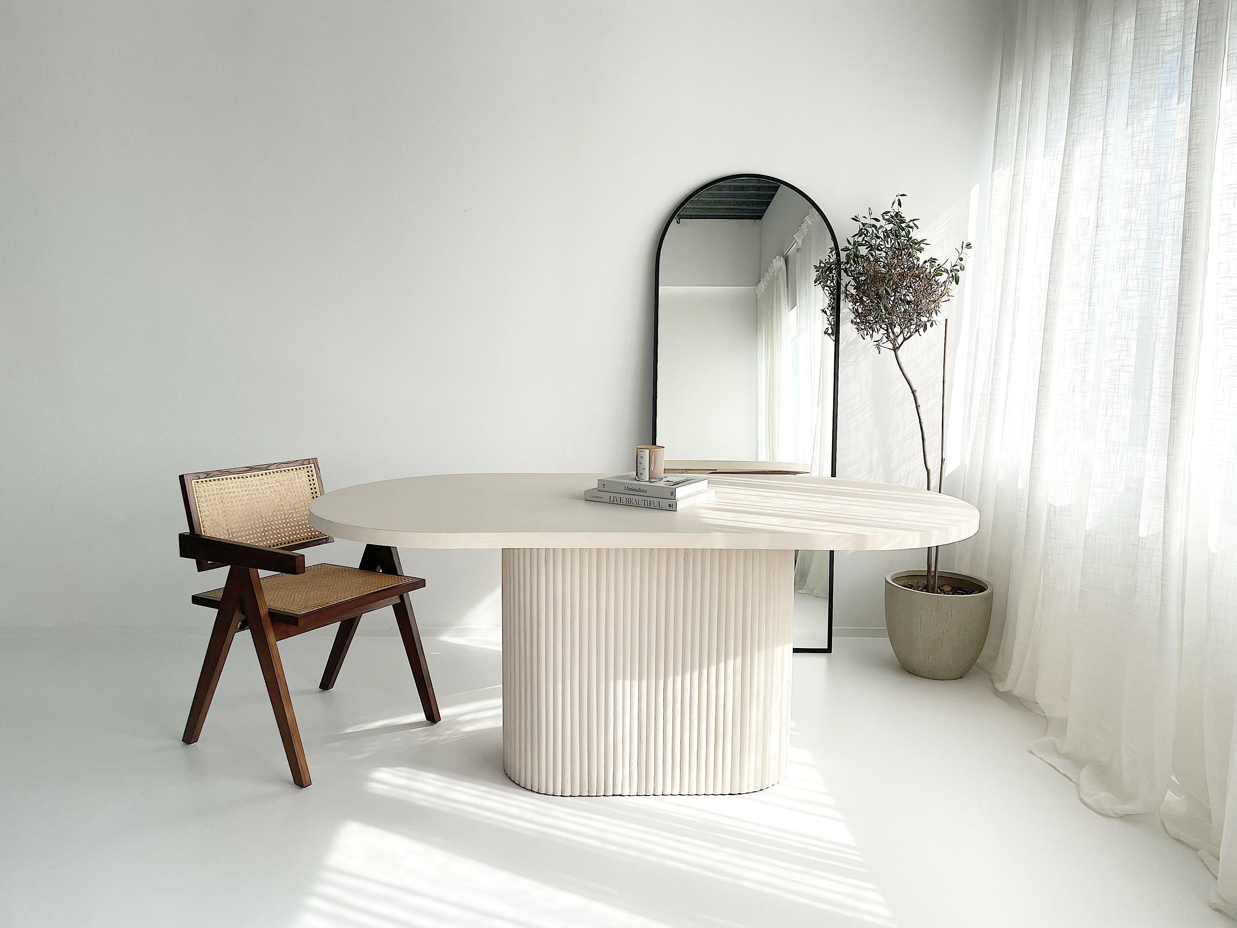 Ovaalbetonciretafelgeribbeldepootovaleeettafel